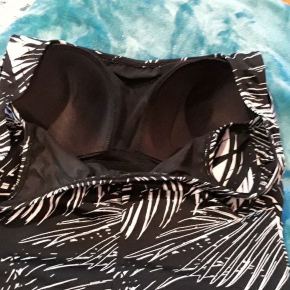 Swimsuit - Picture 5 of 6